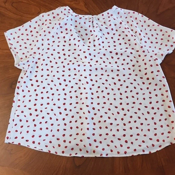 Ladybug pattern shirt - Picture 7 of 9